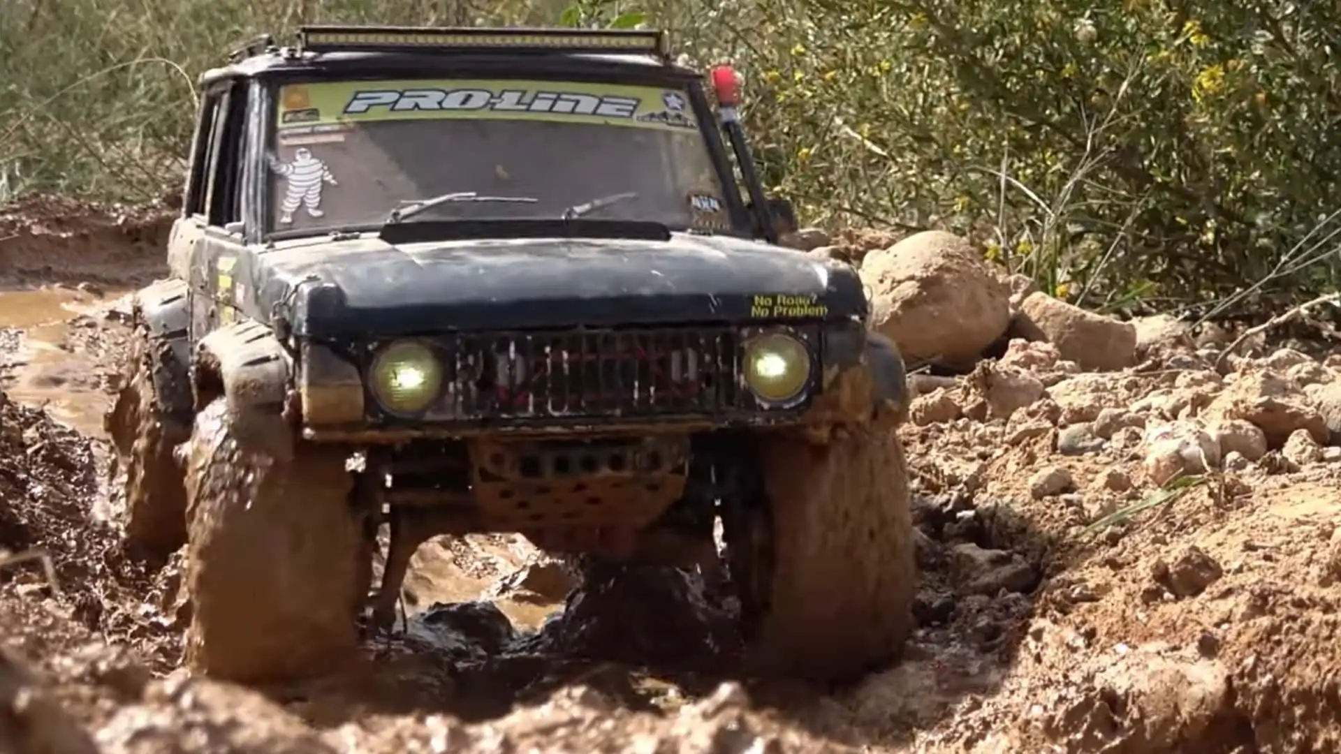 rc rock crawlers covered in mud video